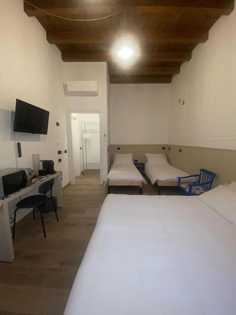 Center'S Rooms Garlasco City Haven 0*,